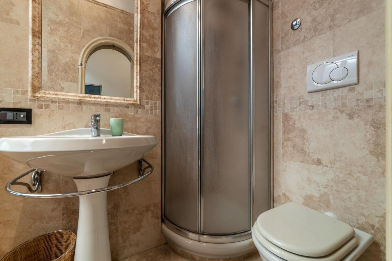 רומא Piazza Di Spagna Elegant Apartment מראה חיצוני תמונה