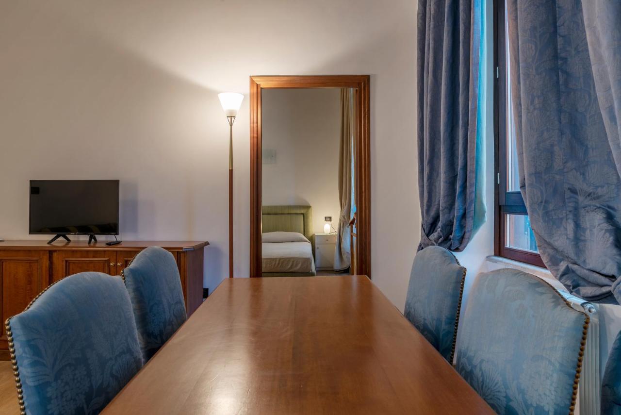 רומא Piazza Di Spagna Elegant Apartment מראה חיצוני תמונה